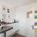 Your Away From - A Workplace In Every Apartamento *