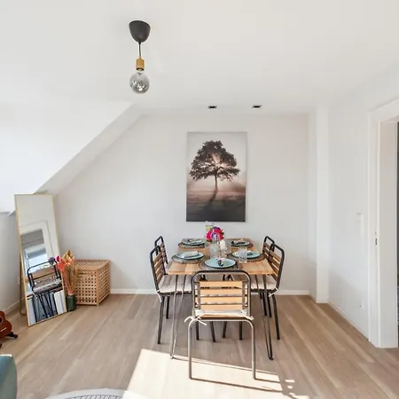 Your Away From - A Workplace In Every Apartamento