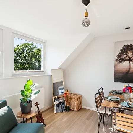 Your Away From - A Workplace In Every Apartamento *
